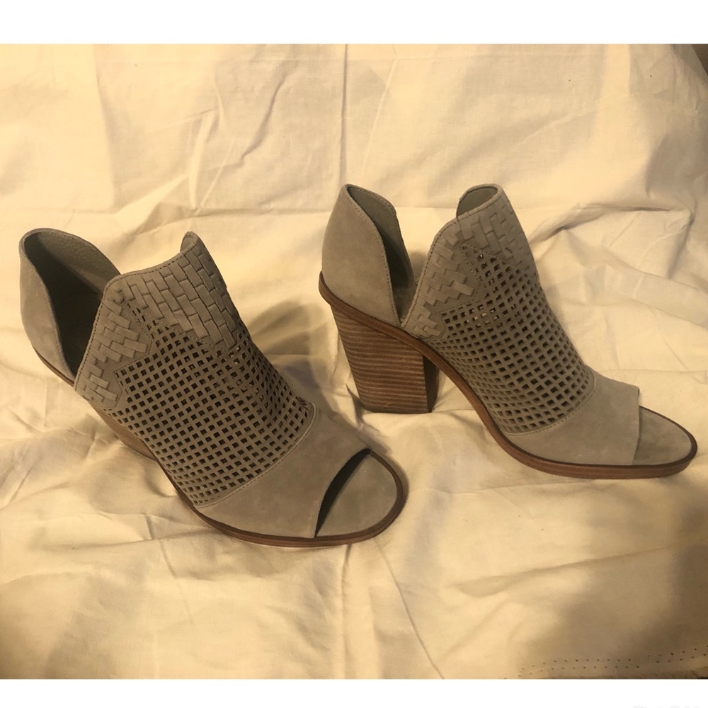 *SOLD* Brand New In Box Vince Camuto Sz 10